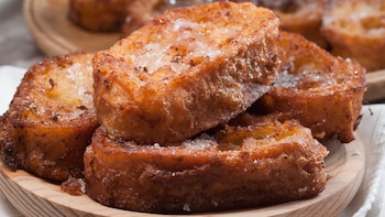 Receta de torrijas con chocolate blanco, la versión más original de un postre tradicional de Semana Santa