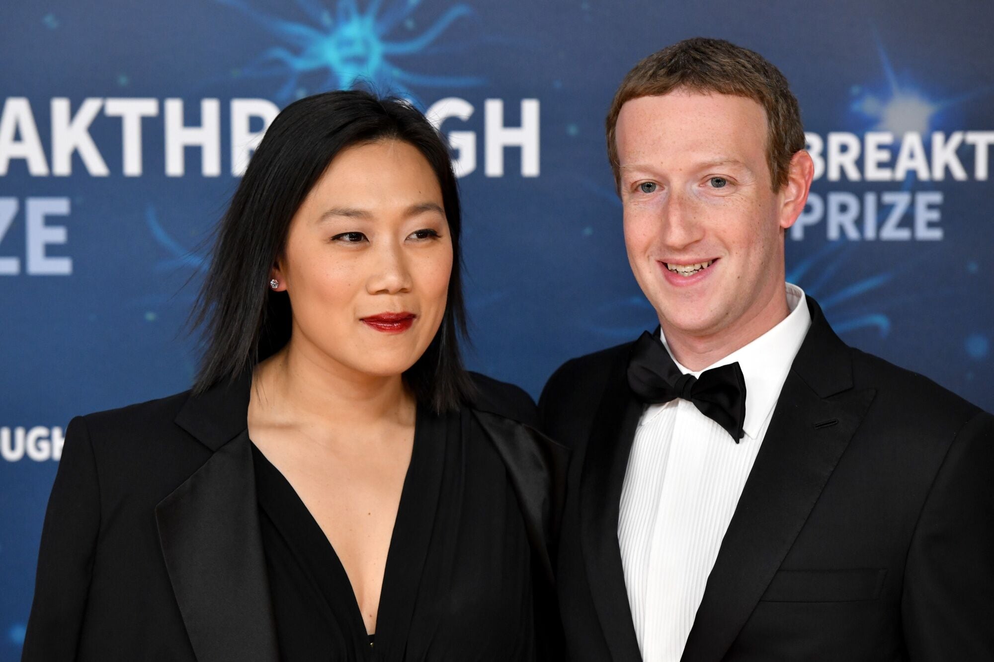 El multimillonario tech Mark Zuckerberg junto a su esposa Priscilla Chan (Foto: Ian Tuttle/Getty Images)
