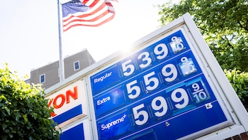 El gobierno de Estados Unidos podría suspender el impuesto a la gasolina por el aumento de precios