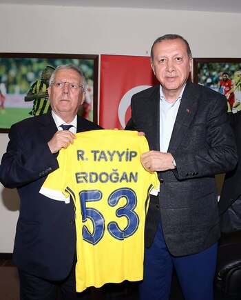 Aziz Yildirim, expresidente del Fenerbahce