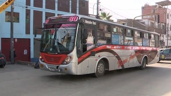 Bus baleado de la empresa Nueva América