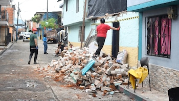 Aumentan a 329 los fallecidos por el terremoto de 7,4 de hace dos semanas en Colombia