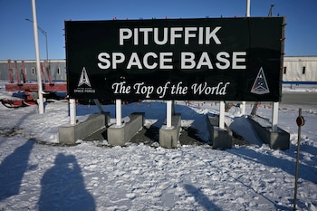 Estados Unidos mantiene su presencia militar permanente en Groenlandia en Pituffik Space Base, respaldada por el tratado de defensa de 1951. (Jim Watson/Reuters/Archivo)