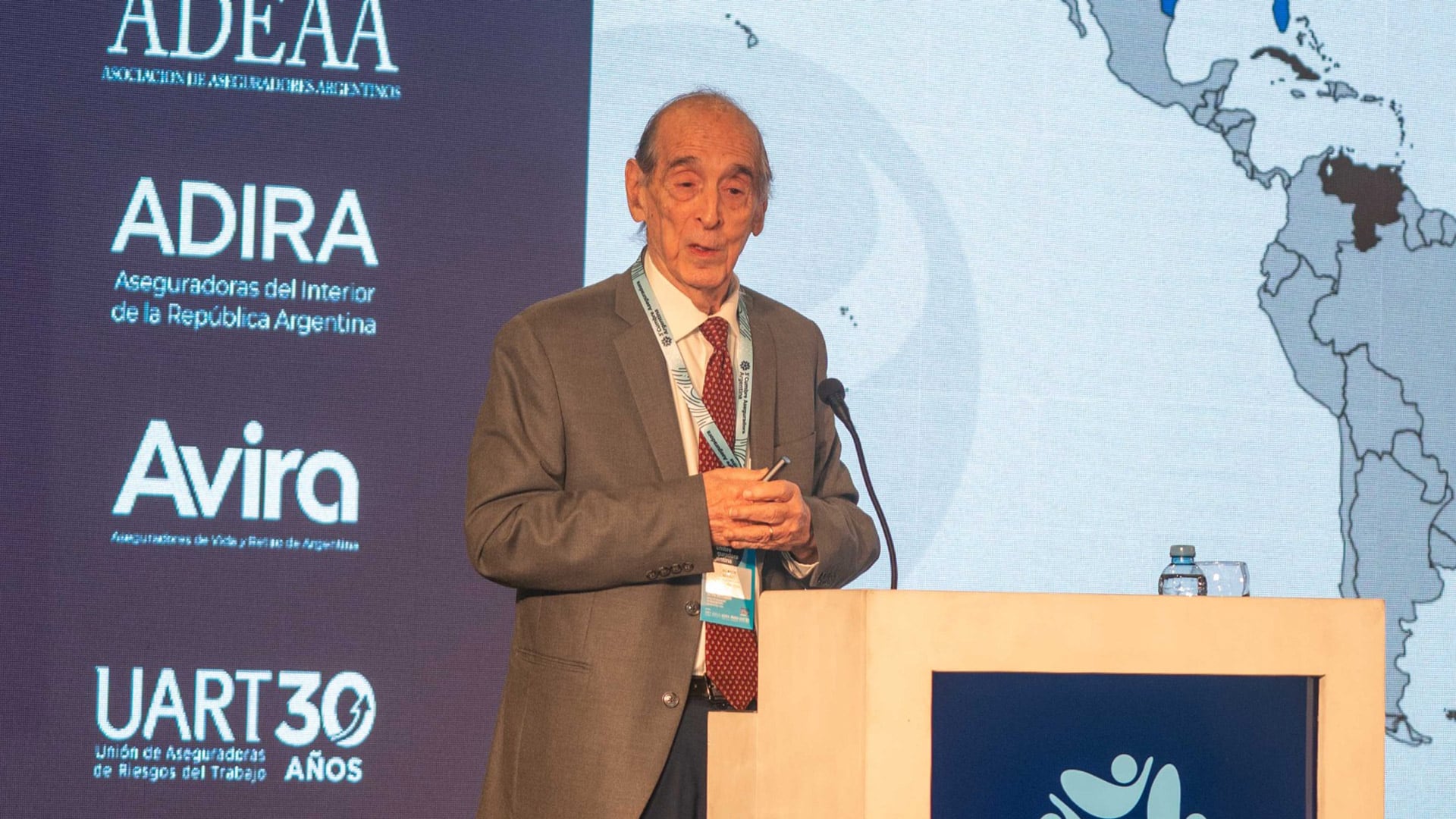 Ricardo Arriazu volvió a cuestionar el mecanismo de compra de dólares del Banco Central y advirtió sobre sus efectos en el crédito interno