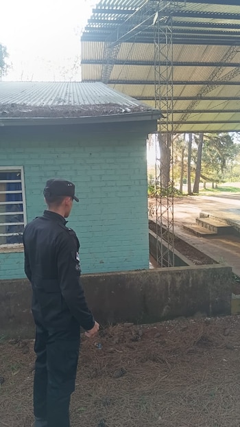 La Policía de Misiones preservó el predio de la escuela por orden judicial para realizar una pericia eléctrica sobre las causas de la descarga