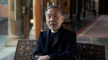 Haruki Murakami, escritor japonés: “No podemos quedarnos sentados contemplando nuestras heridas para siempre, debemos levantarnos y seguir adelante”