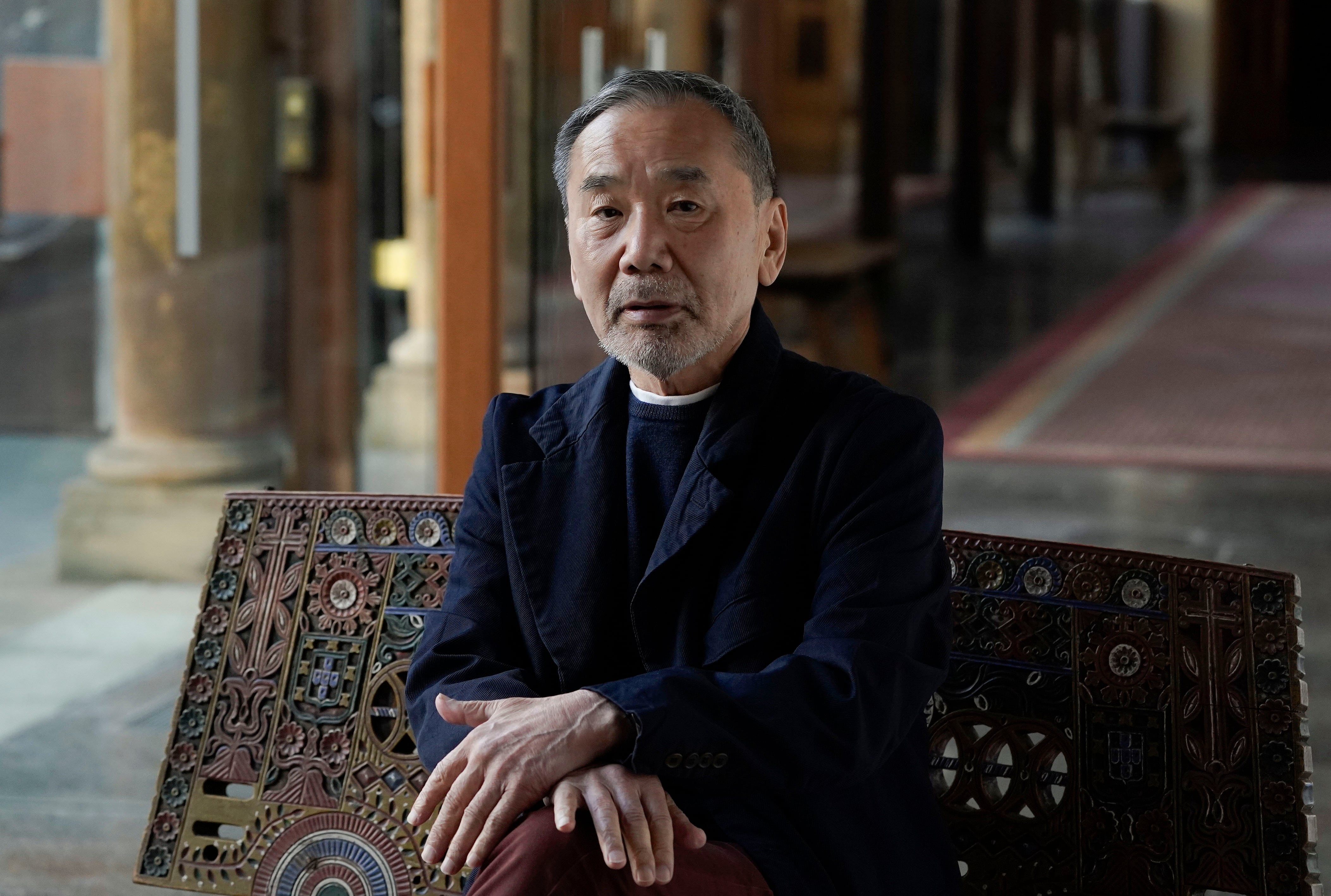 Haruki Murakami, escritor japonés: “No podemos quedarnos sentados contemplando nuestras heridas para siempre, debemos levantarnos y seguir adelante” (Crédito: EFE / Paco Paredes)