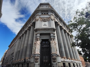 Fachada del Instituto Cervantes en Madrid. (Mentxuwiki/Wikimedia Commons)