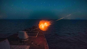 Irán ataca posiciones militares de