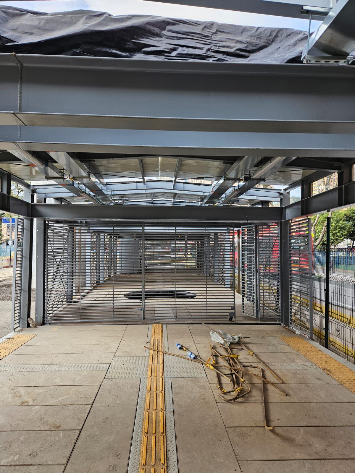 Las estaciones provisionales de TransMilenio incluirán accesos adaptados para personas con movilidad reducida, ampliando la comodidad de los usuarios - crédito IDU