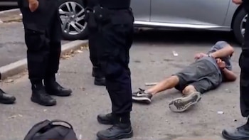 Intentó atacar con una jeringa a una inspectora de control en Rosario