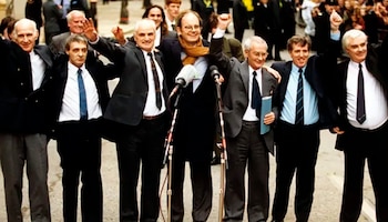 De izquierda a derecha: John