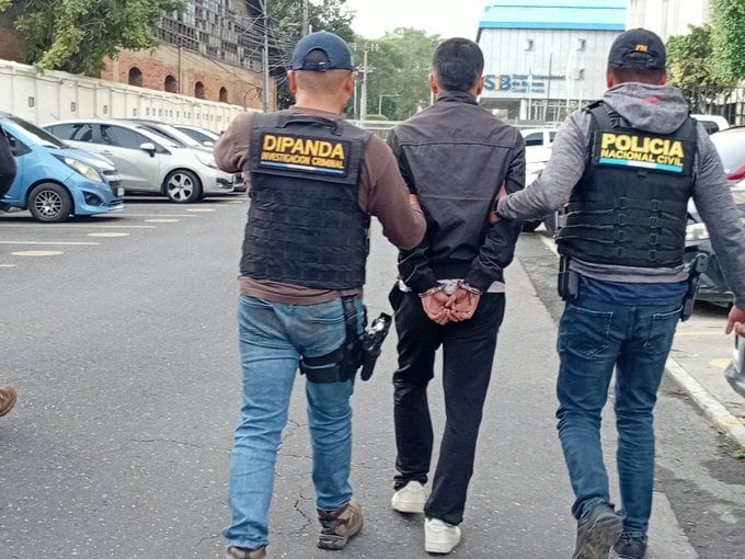 El Ministerio de Gobernación determinó que la mayoría de las llamadas extorsivas proviene de personas que operan desde los centros carcelarios. (PNC de Guatemala)