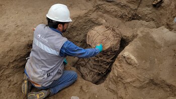 Encuentran tumba prehispánica de 500