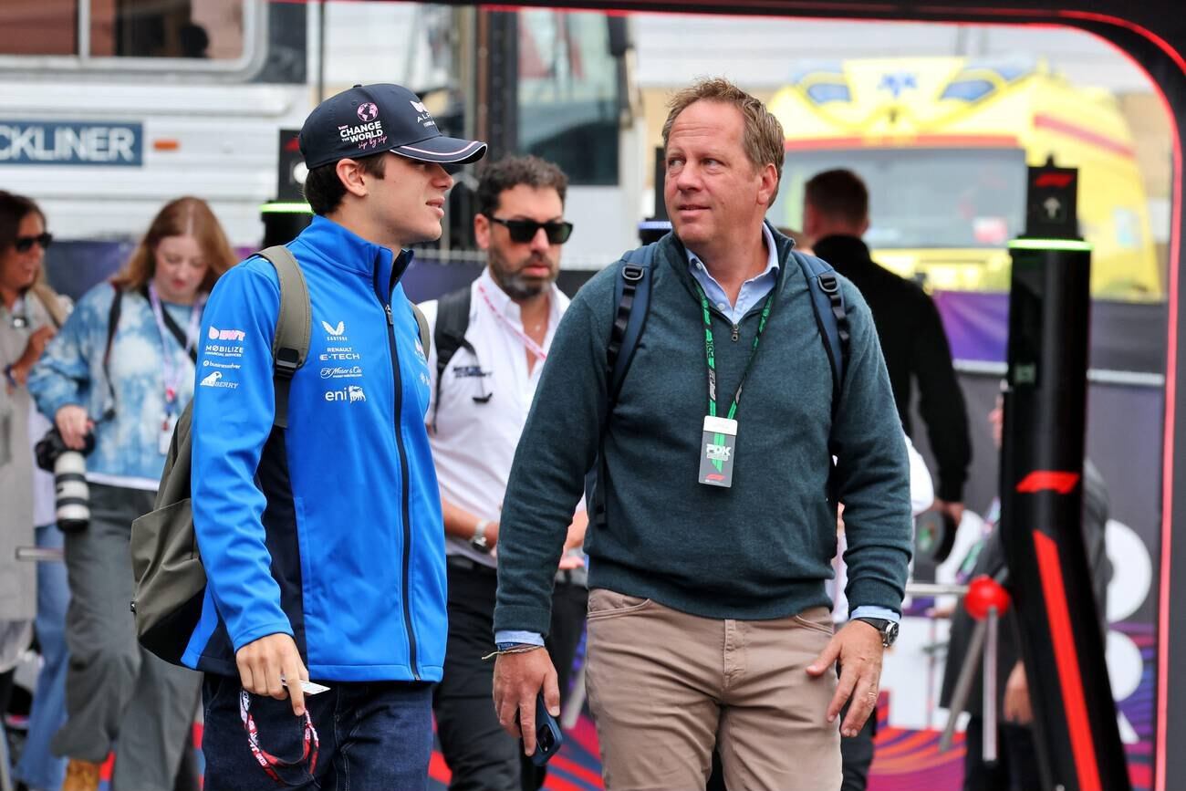 Franco Colapinto y su mánager, Jamie Campbell-Walter, quien volvió a respaldarlo de forma pública (@LucianoYoma)