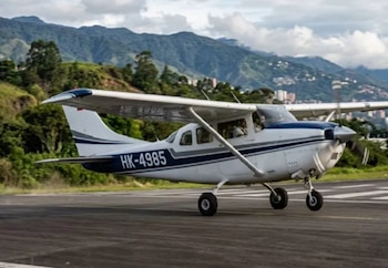 La Aeronáutica Civil suspendió la búsqueda del Cessna T206 HK4985 por las lluvias intensas y la niebla en la zona montañosa de Tadó - crédito Redes sociales