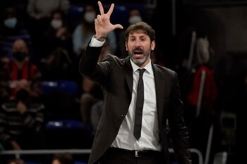 El entrenador del Surne Bilbao
