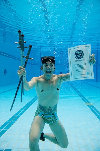 Hultgren comenzó a actuar a los 8 años, defendió sus números como riesgos calculados y luego orientó su trabajo hacia el arte visual (Guinness World Records)