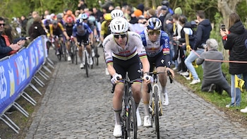 Pogacar y Evenepoel afrontan posibles sanciones por el incidente del paso a nivel en el Tour de Flandes