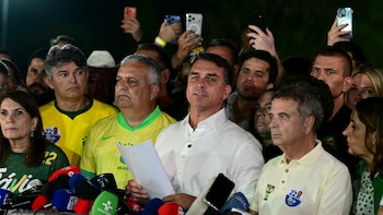 EN VIVO | Flávio Bolsonaro pedirá la anulación de las elecciones en Brasil: “Es imposible reconocer el resultado en esas condiciones”
