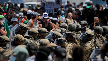 “Los manifestantes violentos en LA