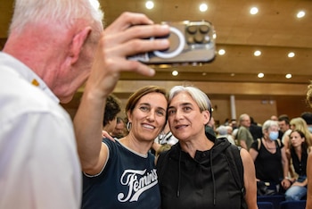 30/05/2026 La ministra de Sanidad, Mónica García (c), y la ex alcaldesa de Barcelona, Ada Colau (d), durante un acto de los Comuns, Más Madrid, IU y Sumar, a 30 de mayo de 2026, en Barcelona, Catalunya (España).
POLITICA
Alberto Paredes - Europa Press