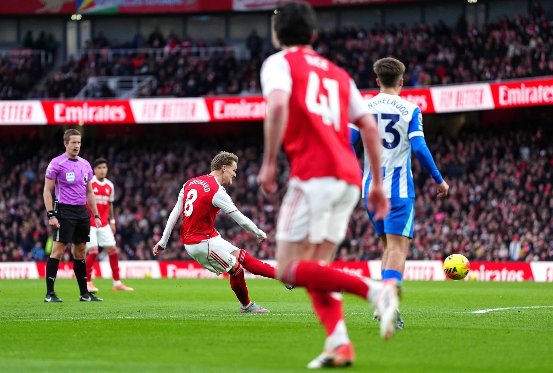 (Crónica) El Arsenal responde otra vez al Manchester City y Wirtz estrena gol en memoria de Diogo Jota