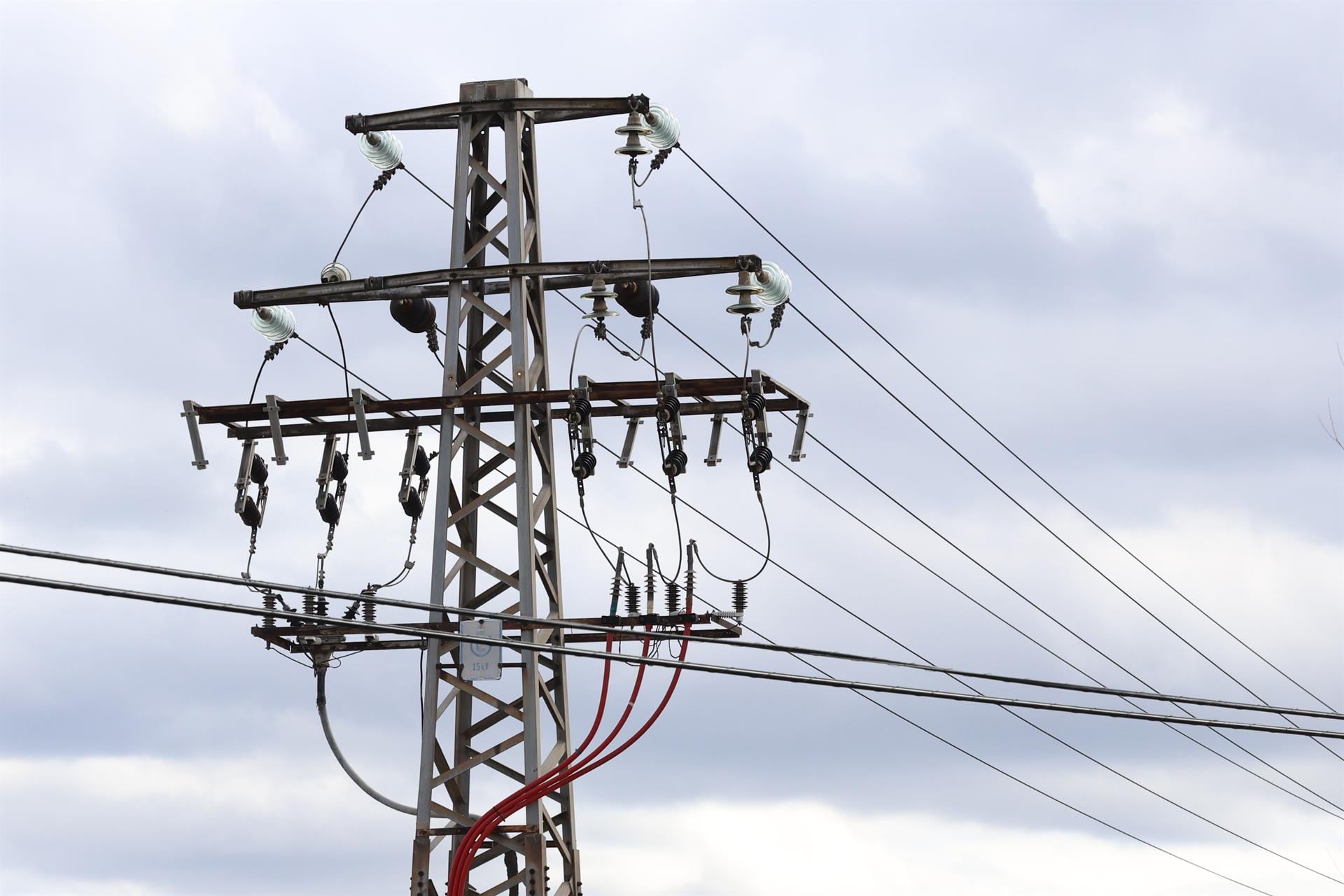 Alemania, Italia y Polonia rechazan impuestos a la luz iguales o inferiores a los del gas como pide Bruselas
