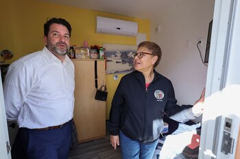 Bass lanzó Inside Safe que,