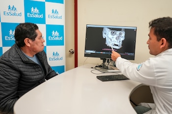 Especialistas del Hospital Guillermo Almenara