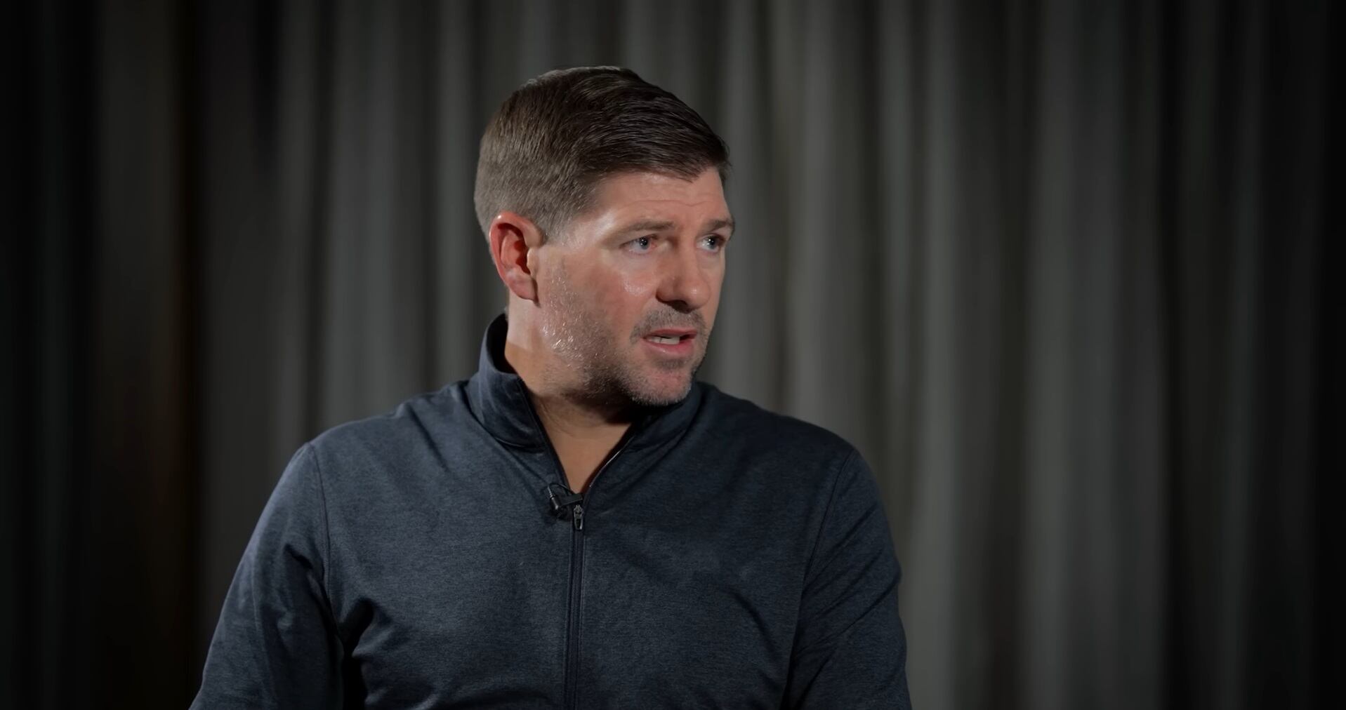 Steven Gerrard admitió que la falta de unión impidió el éxito de la generación dorada de Inglaterra (YouTube: Rio Ferdinand Presents)