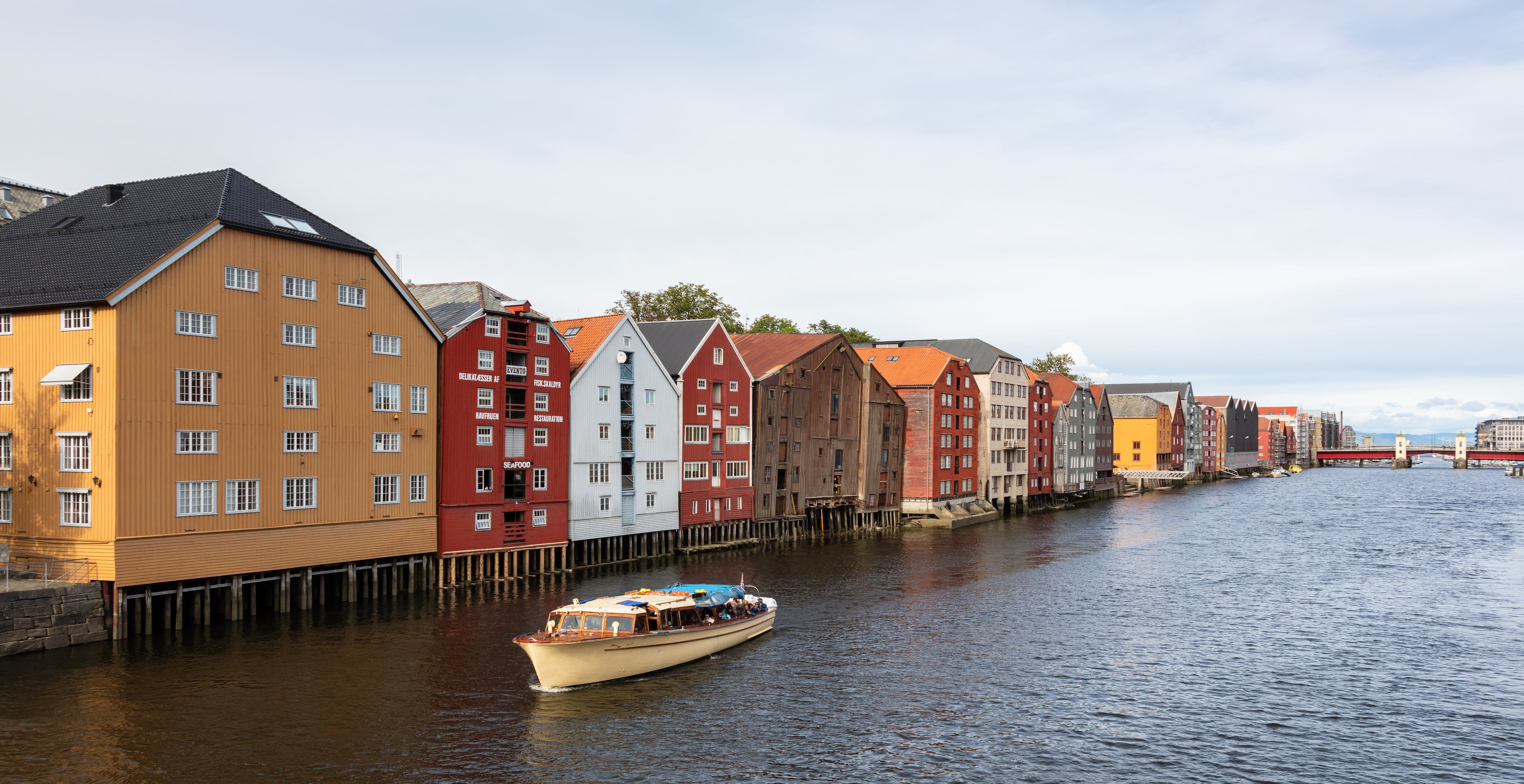 Trondheim se sitúa en uno de los fiordos noruegos. (Wikimedia/Diego Delso)
