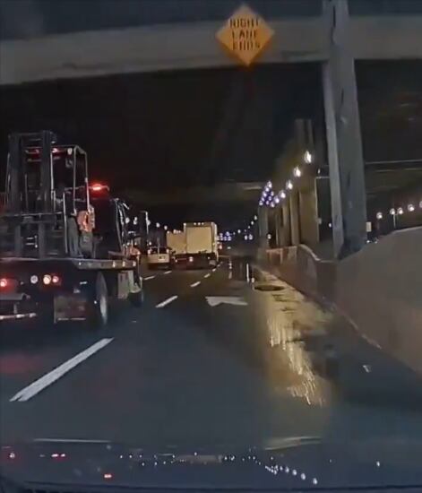 Un hombre fue llevado al hospital el pasado miércoles luego de que cayeran escombros de la autopista Cross Bronx Expressway, según el canal local NBC New York. Foto: X @ultimahoraenX