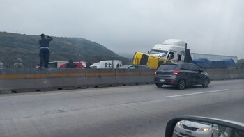 Filas de hasta 13 kilómetros