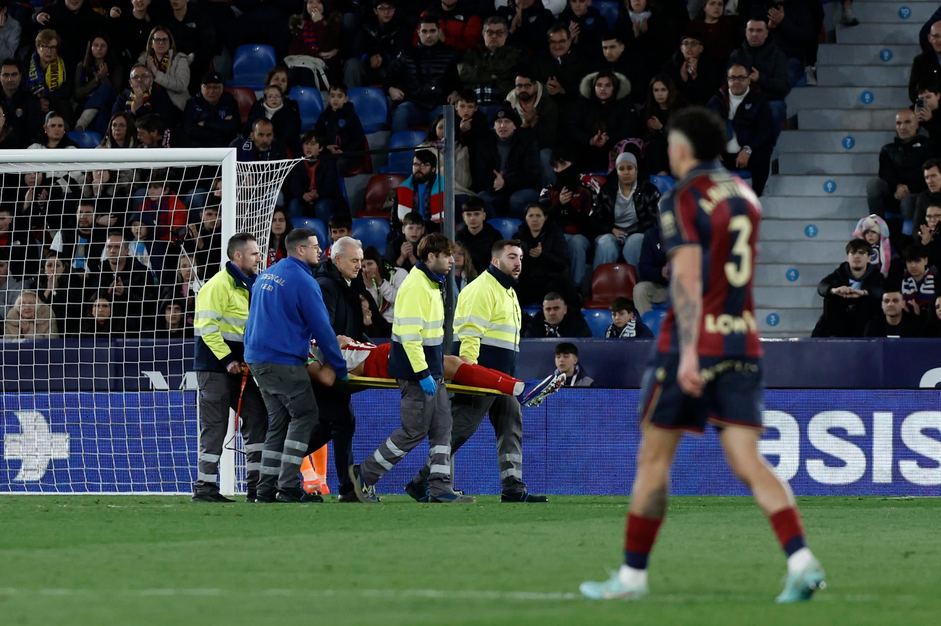 Sorloth sufrió un traumatismo que le provocó una fuerte herida inciso contusa (Foto: EFE/ Biel Aliño=