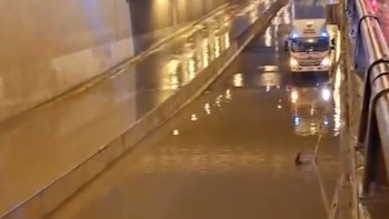Llovizna inunda bypass de Villa María del Triunfo y restringen el tránsito en la avenida Pachacútec