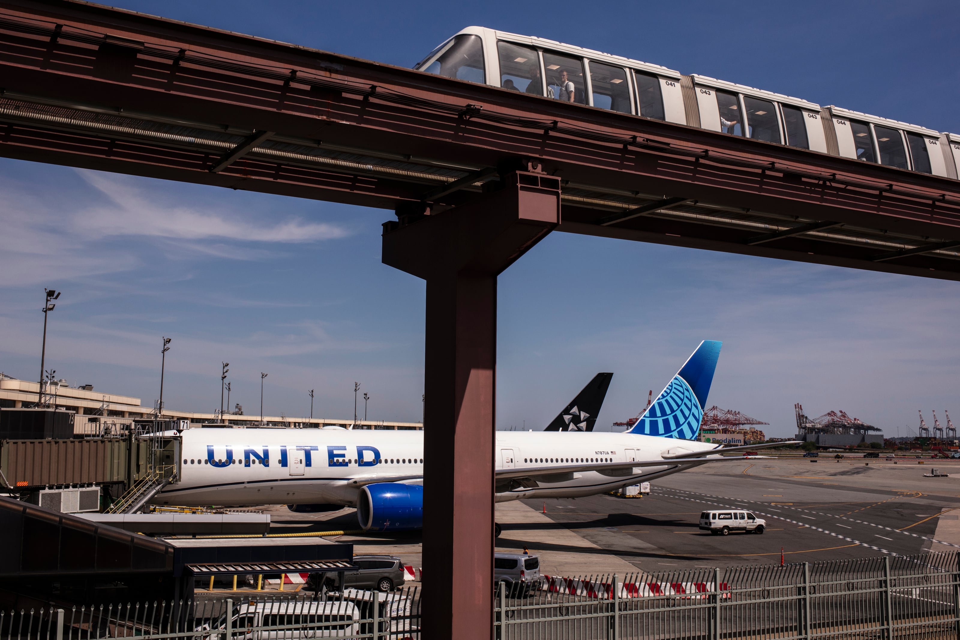 United Airlines recorta 5% de su capacidad tras el aumento de precios del combustible por la guerra con Irán. (Bryan Anselm/The New York Times)