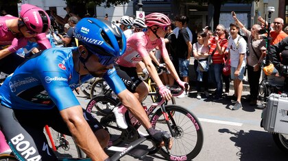 Giro de Italia, en directo, etapa 10: Einer Rubio descuenta tiempo en la clasificación general y Daniel Martínez mantiene su puesto