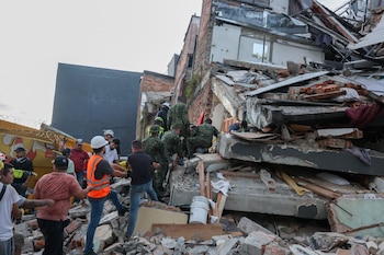Ejército desplego tropas en diferentes ciudades del país para ayudar con las labores de búsqueda y rescate luego del terremoto de 7.4 que ocurrió en la mañana del 10 de agosto - crédito Ejército Nacional