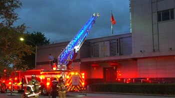 Un autobomba trabaja en la