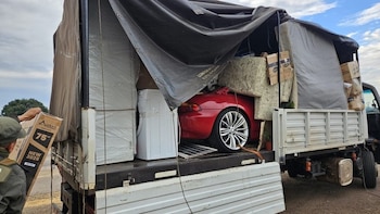 Simularon una mudanza para transportar un BMW valuado en 96 millones de pesos