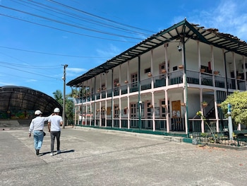 Ingenieros estructurales y expertos en patología estructural inspeccionaron 24 sedes educativas oficiales de Manizales para evaluar la seguridad de la infraestructura - crédito Alcaldía de Manizales
