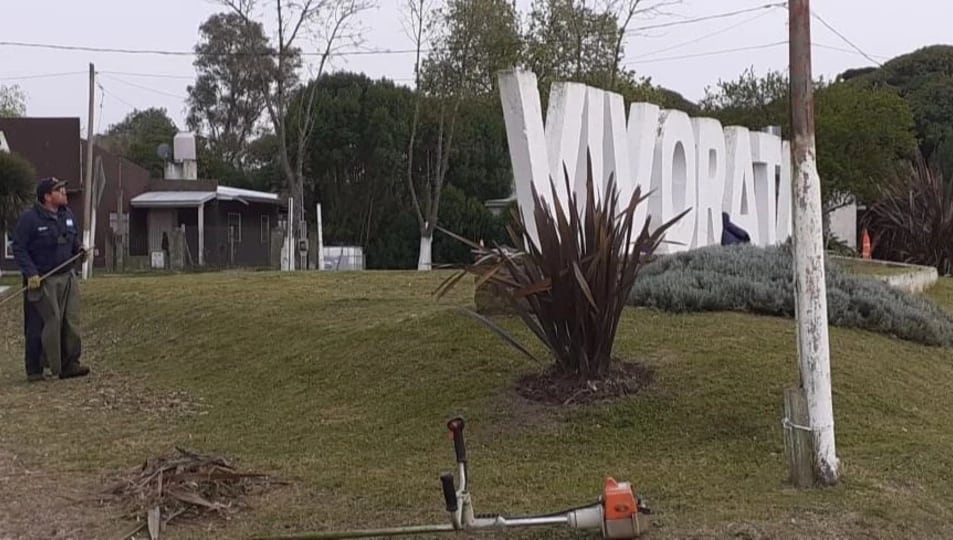 El cuerpo fue hallado en el camino Chara Huinca, paralelo a la Autovía 2, a unos 3,5 kilómetros al suroeste de Vivoratá