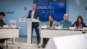 Bendodo cree "miserables" y "cobardes"