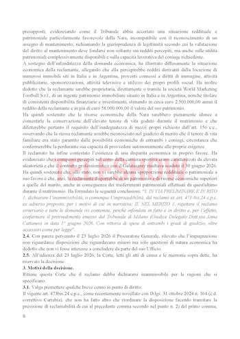 Documento legal impreso en italiano con texto negro sobre fondo blanco, contiene detalles de una resolución judicial