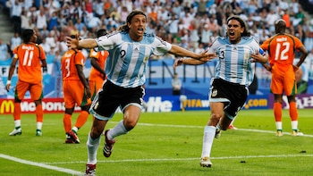 Argentina debutó en el Mundial 2006 con una victoria por 2 a 1 sobre Costa de Marfil con goles de Hernán Crespo y Javier Saviola