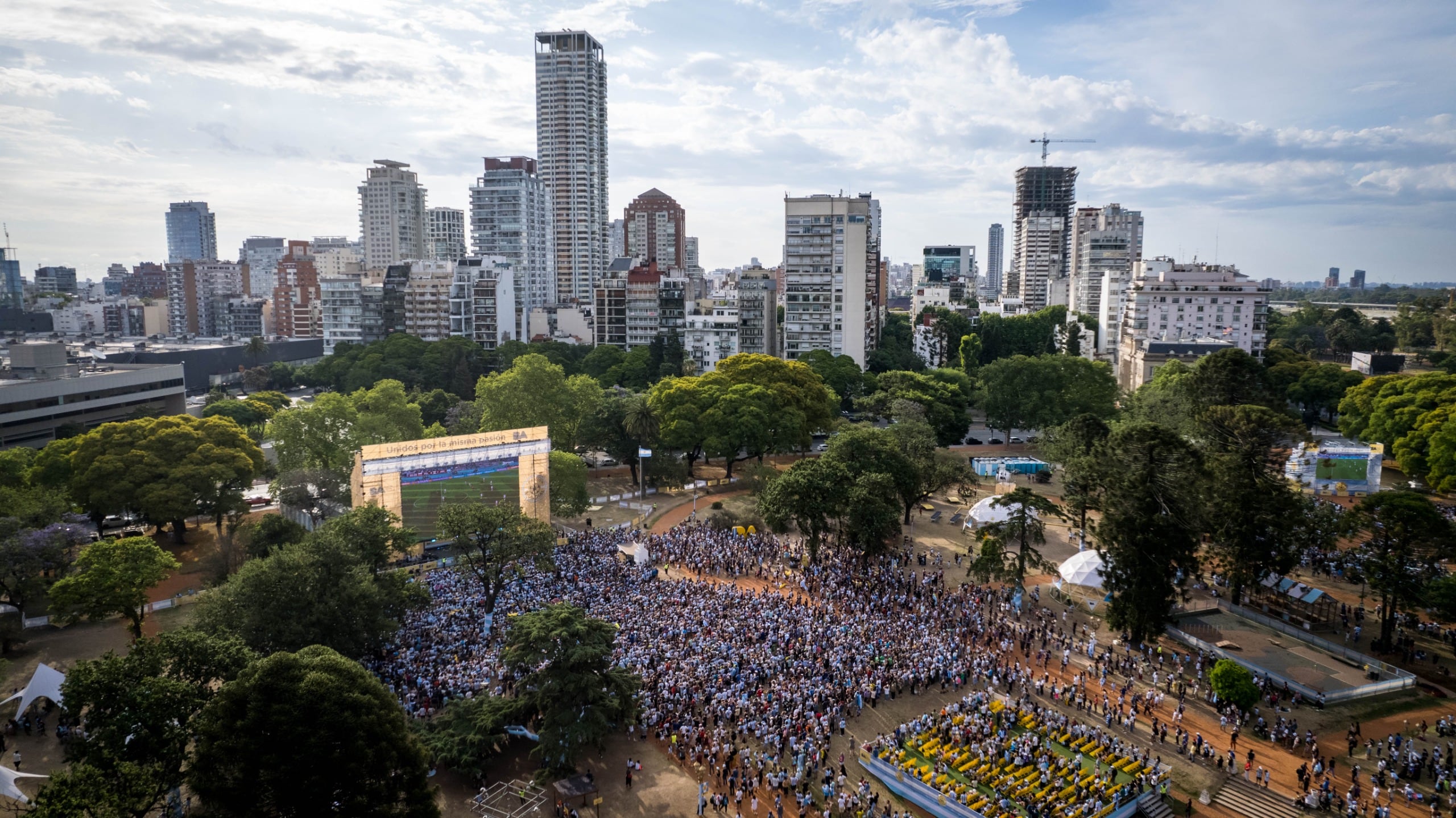 El Fan Fest en Buenos Aires ofrecerá pantallas gigantes, transmisión oficial de los partidos, música, gastronomía y actividades para toda la familia