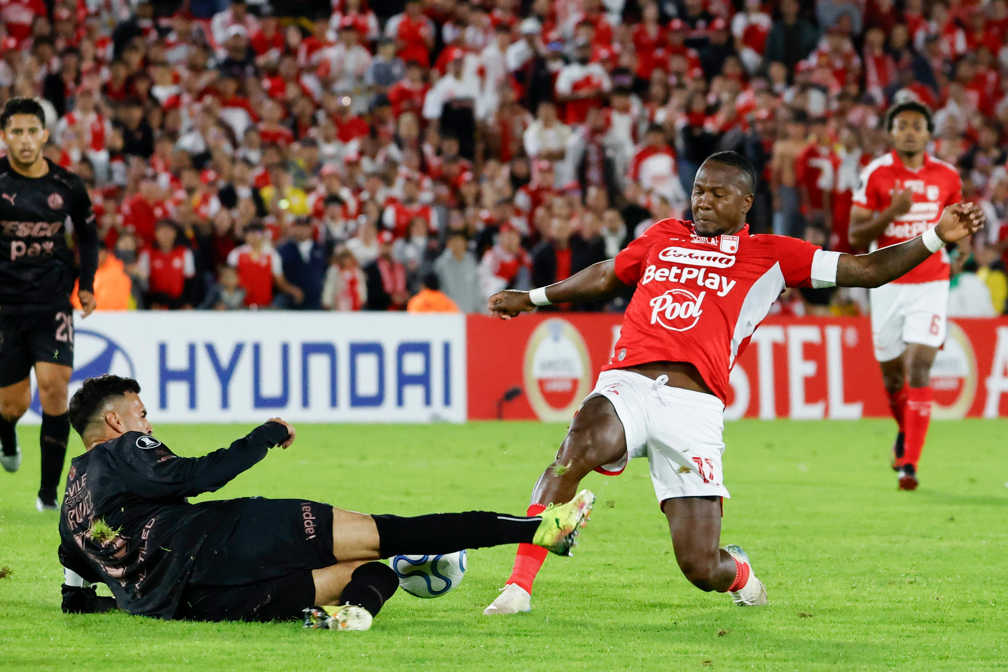 Hugo Rodallega quiere seguir haciendo historia en Santa Fe: alcanzaría un nuevo récord en Copa Sudamericana