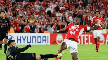 Hugo Rodallega quiere seguir haciendo historia en Santa Fe: alcanzaría un nuevo récord en Copa Sudamericana