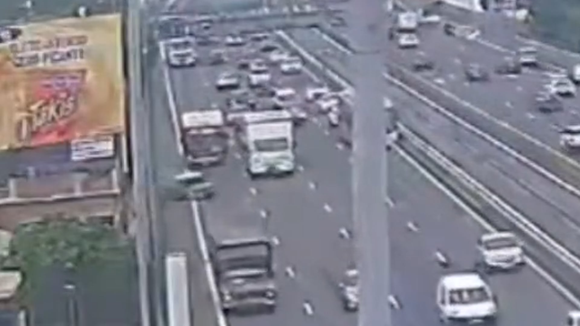 Un hombre atrapado tras el impacto en la Autopista 25 de Mayo fue rescatado y trasladado en helicóptero por el SAME al hospital Argerich